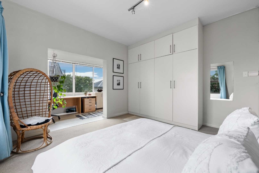 2 Bedroom Property for Sale in Vredehoek Western Cape